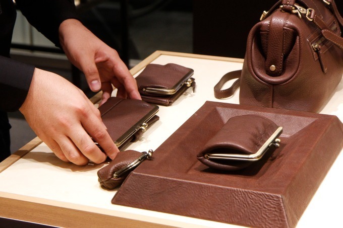 チョコレート店のような鞄屋？土屋鞄が日本橋にオープン