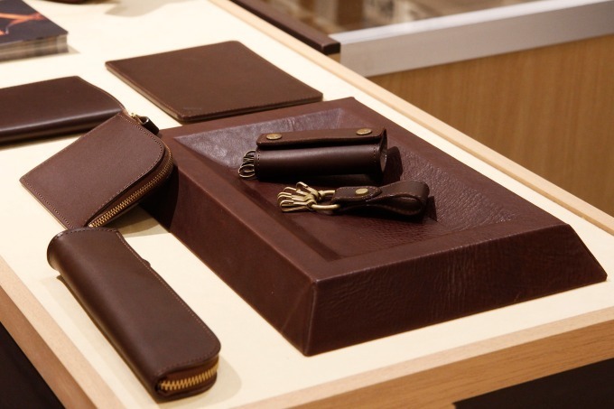 チョコレート店のような鞄屋？土屋鞄が日本橋にオープン｜写真8