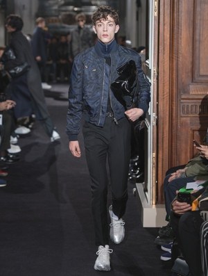 ヴァレンティノ 2018年秋冬メンズコレクション - 気品に満ちた真の反逆｜写真29