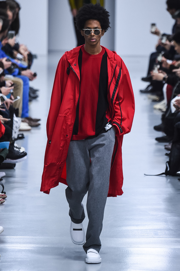 イッセイ ミヤケ メン(ISSEY MIYAKE MEN) 2018-19年秋冬メンズコレクション シルエット - 写真1