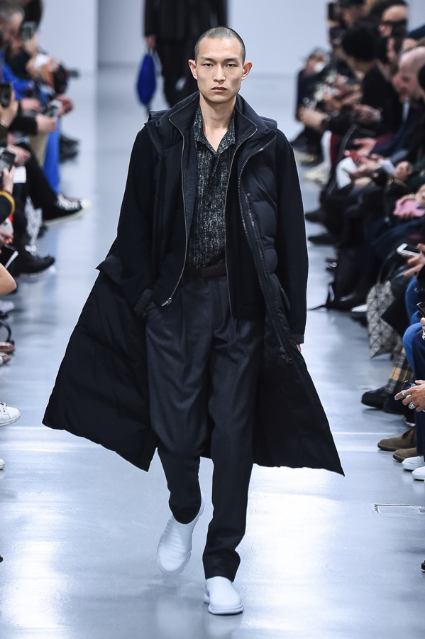 イッセイ ミヤケ メン(ISSEY MIYAKE MEN) 2018-19年秋冬メンズコレクション シルエット - 写真11