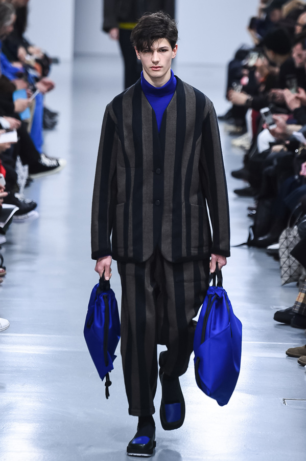 イッセイ ミヤケ メン(ISSEY MIYAKE MEN) 2018-19年秋冬メンズコレクション シルエット - 写真12