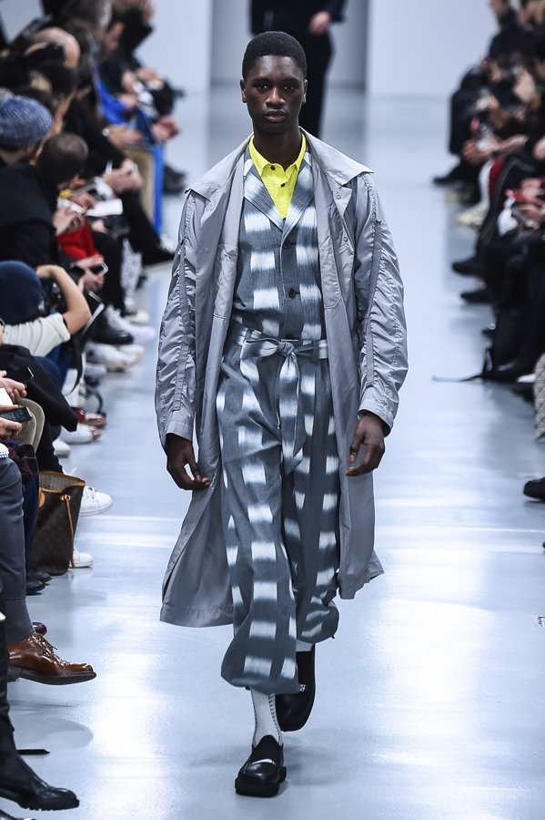 イッセイ ミヤケ メン(ISSEY MIYAKE MEN) 2018-19年秋冬メンズコレクション シルエット - 写真20