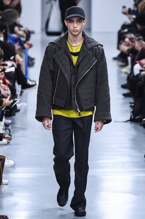 イッセイ ミヤケ メン 2018-19年秋冬コレクション - 都市生活の渦の中で｜写真15