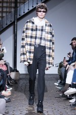 コモン スウェーデン 2018-19年秋冬コレクション - 近い未来のノスタルジー｜写真9