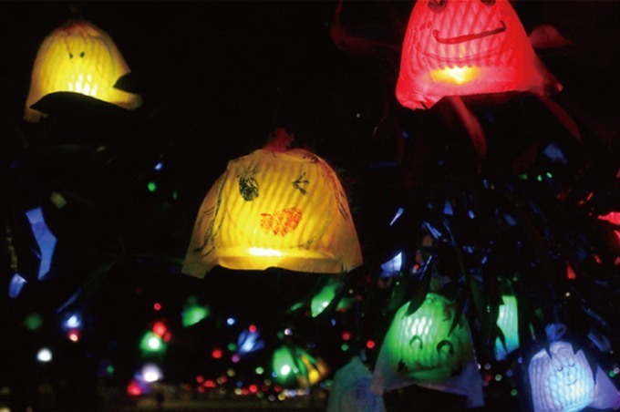 京都・梅小路公園でライトアップイベント、緑の中に約3万球の"星屑"が舞い散る｜写真5