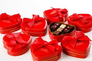 〜8月末限定価格⭐いちごチョコ 大きな大きな大きなハートリボンリング Taniguchi ハートチョコピンク（A-257）245枚: チョコレート