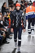 コム デ ギャルソン・ジュンヤ ワタナベ マン 18年秋冬コレクション、カナダグースなどコラボ多数｜写真42