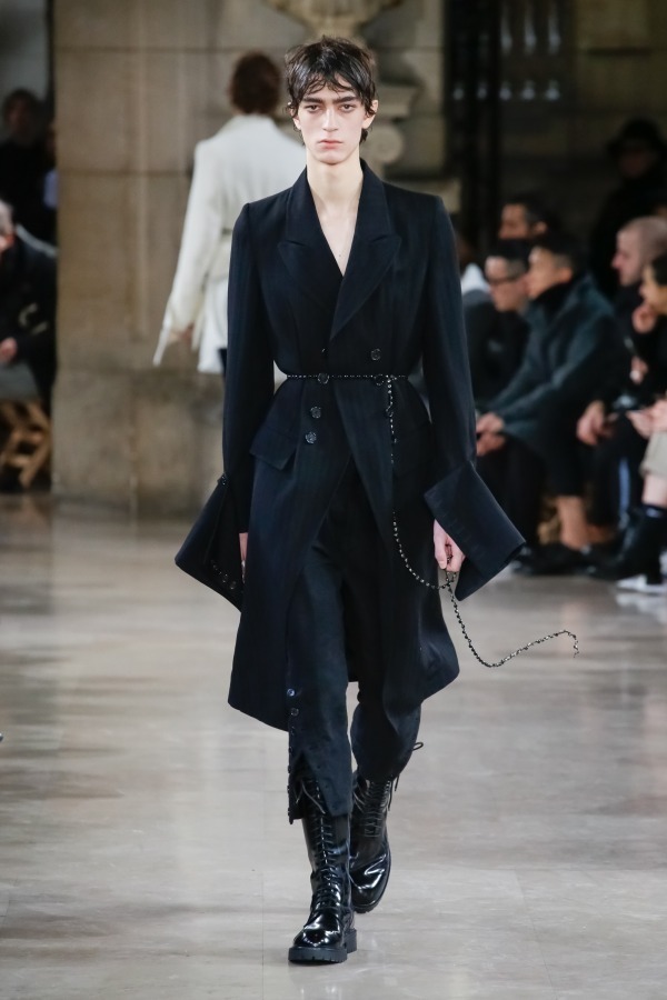 アン ドゥムルメステール(ANN DEMEULEMEESTER) 2018-19年秋冬メンズコレクション  - 写真1