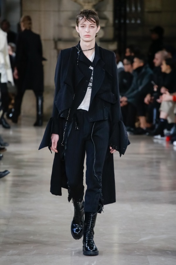 アン ドゥムルメステール(ANN DEMEULEMEESTER) 2018-19年秋冬メンズコレクション  - 写真2