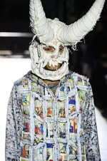 コム デ ギャルソン・オム プリュス 2018年秋冬コレクション - 白が示唆する反骨精神｜写真10