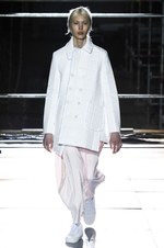 コム デ ギャルソン・オム プリュス 2018年秋冬コレクション - 白が示唆する反骨精神｜写真21