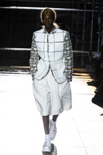コム デ ギャルソン・オム プリュス 2018年秋冬コレクション - 白が示唆する反骨精神｜写真23