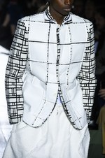 コム デ ギャルソン・オム プリュス 2018年秋冬コレクション - 白が示唆する反骨精神｜写真24