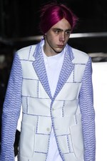 コム デ ギャルソン・オム プリュス 2018年秋冬コレクション - 白が示唆する反骨精神｜写真26