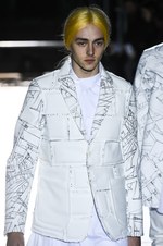 コム デ ギャルソン・オム プリュス 2018年秋冬コレクション - 白が示唆する反骨精神｜写真31