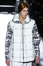 コム デ ギャルソン・オム プリュス 2018年秋冬コレクション - 白が示唆する反骨精神｜写真36