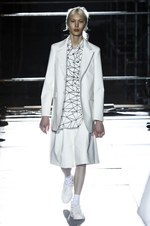 コム デ ギャルソン・オム プリュス 2018年秋冬コレクション - 白が示唆する反骨精神｜写真41
