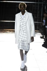 コム デ ギャルソン・オム プリュス 2018年秋冬コレクション - 白が示唆する反骨精神｜写真42