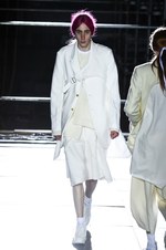 コム デ ギャルソン・オム プリュス 2018年秋冬コレクション - 白が示唆する反骨精神｜写真43