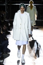 コム デ ギャルソン・オム プリュス 2018年秋冬コレクション - 白が示唆する反骨精神｜写真46
