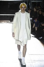 コム デ ギャルソン・オム プリュス 2018年秋冬コレクション - 白が示唆する反骨精神｜写真47