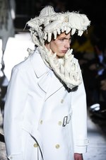 コム デ ギャルソン・オム プリュス 2018年秋冬コレクション - 白が示唆する反骨精神｜写真53