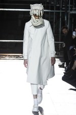 コム デ ギャルソン・オム プリュス 2018年秋冬コレクション - 白が示唆する反骨精神｜写真54