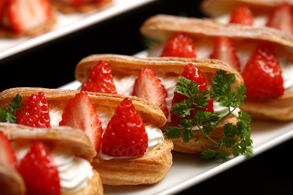 マドレーヌ｜ANAクラウンプラザホテル福岡で苺ビュッフェ - 50種類の苺メニュー