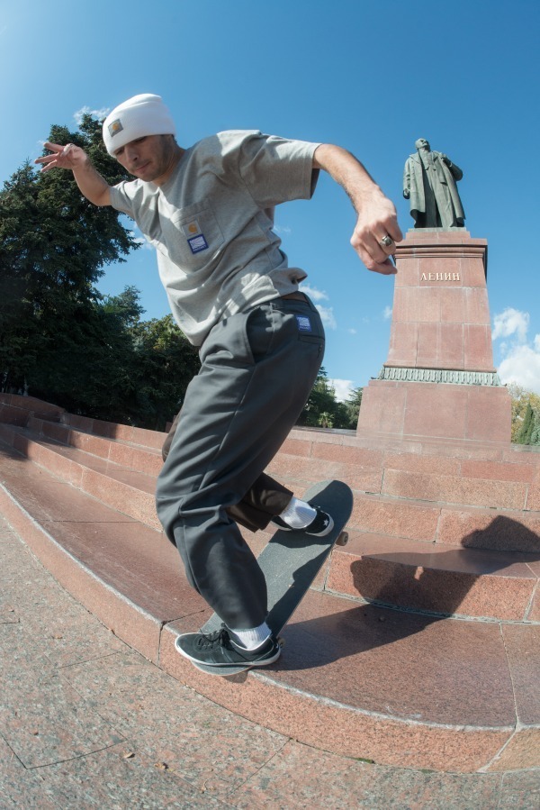ゴーシャ ラブチンスキー率いるラスベート×カーハート WIP、スケートシーンに最適なオーバーサイズT｜写真4