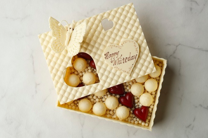 パレスホテル東京 ホワイトデー限定スイーツ 蝶を飾った宝石箱チョコや 鍵モチーフのショコラ ファッションプレス