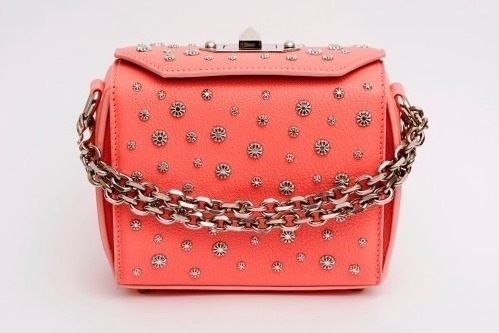 アレキサンダー・マックイーン伊勢丹限定「ボックス バッグ」アンティーク風メタルスタッズを装飾