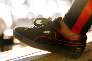 プーマのスニーカー「スウェード」×FUBUのコラボシューズ、黒のベロア 