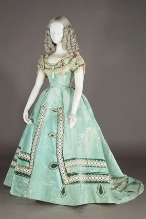 ポワレからディオール、バレンシアガ等イヴニング・ドレス150年のエレガンスを - 神戸ファッション美術館特別展示｜写真1