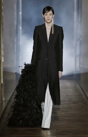 ジバンシィ オートクチュール(Givenchy Haute Couture) 2018年春夏ウィメンズコレクション  - 写真13