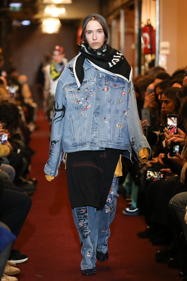 ヴェトモン(VETEMENTS) 2018-19年秋冬ウィメンズ&メンズコレクション シルエット - 写真16