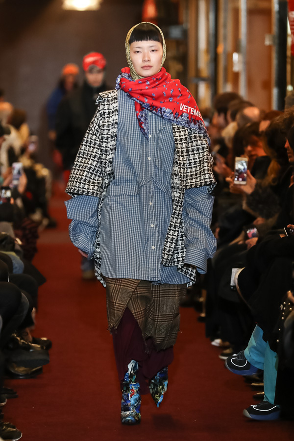 ヴェトモン(VETEMENTS) 2018-19年秋冬ウィメンズ&メンズコレクション シルエット - 写真21