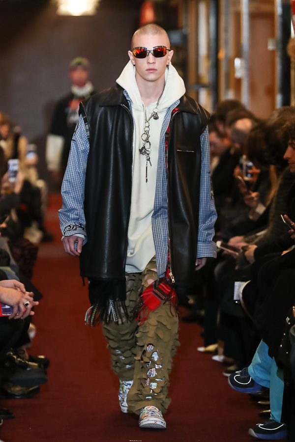 ヴェトモン(VETEMENTS) 2018-19年秋冬ウィメンズ&メンズコレクション シルエット - 写真26