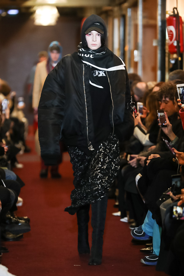 ヴェトモン(VETEMENTS) 2018-19年秋冬ウィメンズ&メンズコレクション シルエット - 写真47