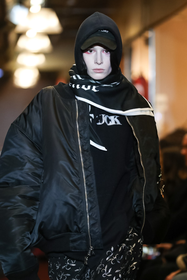 ヴェトモン(VETEMENTS) 2018-19年秋冬ウィメンズ&メンズコレクション シルエット - 写真48