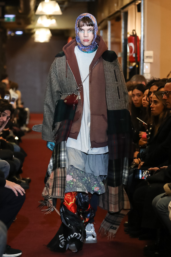 ヴェトモン(VETEMENTS) 2018-19年秋冬ウィメンズ&メンズコレクション シルエット - 写真61