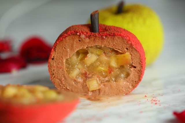 りんごを象ったケーキ「原宿りんご」バレンタイン限定のビターチョコ入りに、原宿エニウェアドアで｜写真3