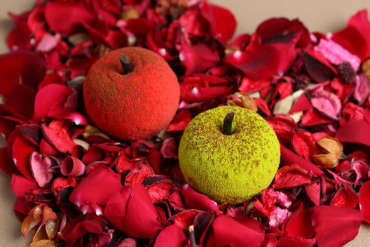 りんごを象ったケーキ「原宿りんご」バレンタイン限定のビターチョコ入りに、原宿エニウェアドアで｜写真2
