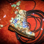 ドクターマーチン、“浮世絵”モチーフのブーツ＆シューズ - アッパーは和紙風の質感｜写真1