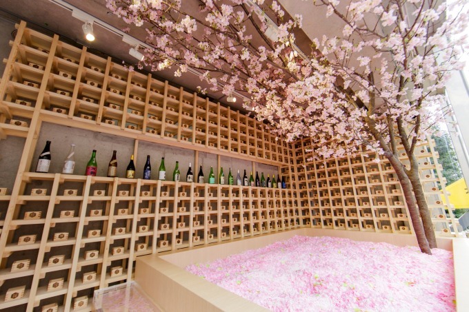 「サクラチルバー」佐賀の日本酒を飲み比べできる限定バーが佐賀に限定オープン、"桜の花びらプール"も｜写真14