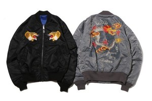 アトモス ラボ×アヴィレックス、スカジャンとMA-1をミックスしたコラボジャケット