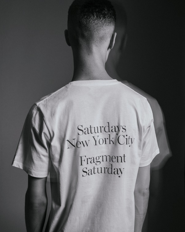 サタデーズNYC×フラグメント - ”稲妻ロゴ”を配したコラボパーカーやTシャツ｜写真6