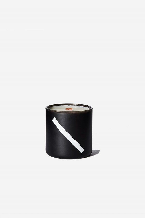 サタデーズNYC×フラグメント - ”稲妻ロゴ”を配したコラボパーカーやTシャツ｜写真13