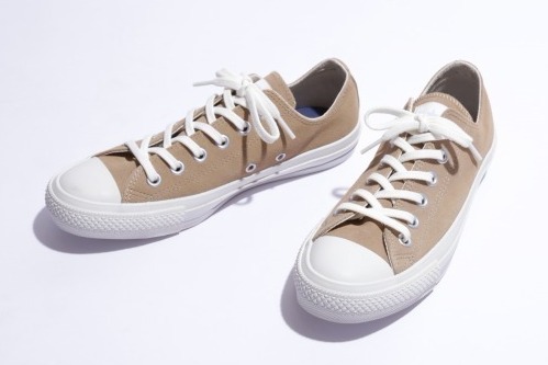 アングリッド×コンバースの「オールスター」本革スエードでヴィンテージ感溢れる一足に