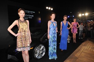 ロベルト カヴァリ(roberto cavalli) ランボルギーニ・ガヤルドLP 550-2 スパイダー｜写真2